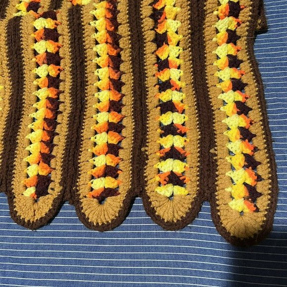 Vtg Shabby Chic Scallop Ends Knit Crochet Granny Blanket Afghan Throw 68” X 41” - Picture 3 of 6